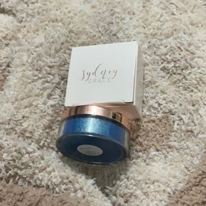 Sydney Grace loose pigment in Joyful Day.